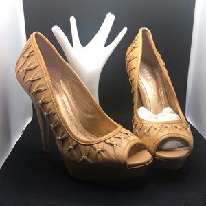 NWT BCBG Women’s Sz 6.5 Tan Leather 5” Heels